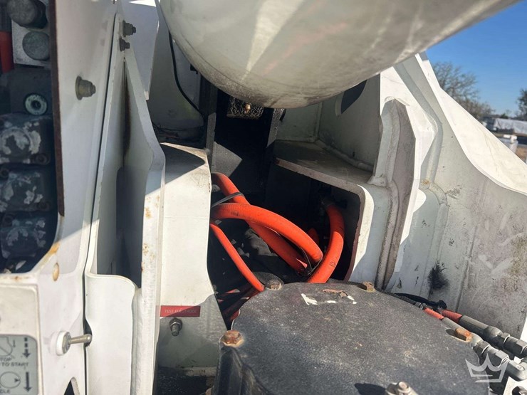 bucket-truck-image-35