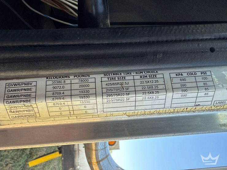 2011-peterbilt-365-image-33