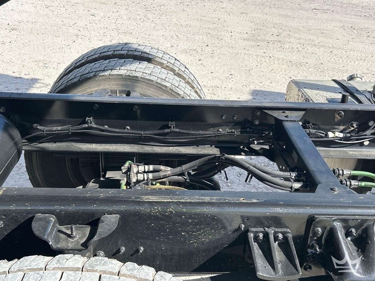 2018-isuzu-ftr-image-13