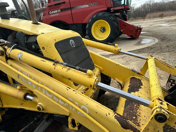 new-holland-lb75b-image-54