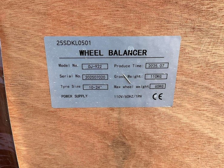 2025-heavy-duty-wheel-balancer-image-4