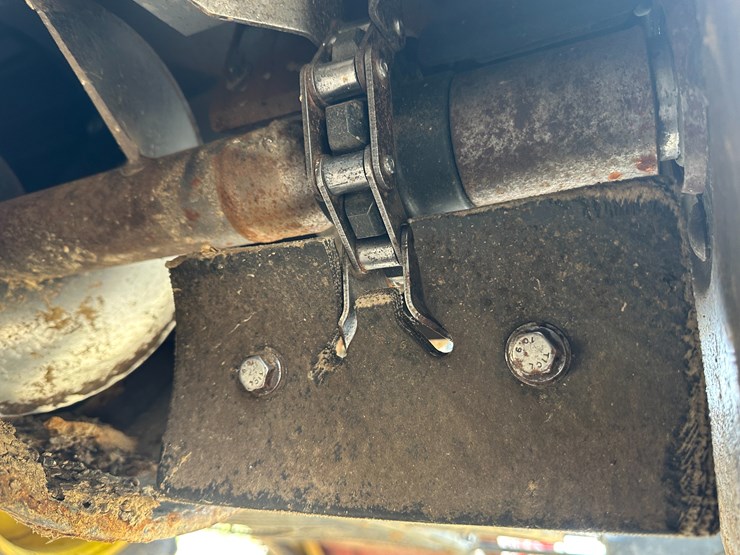 #38416-•-2016-case-axial-flow-8240-prwd-combine-yfg230343-image-55