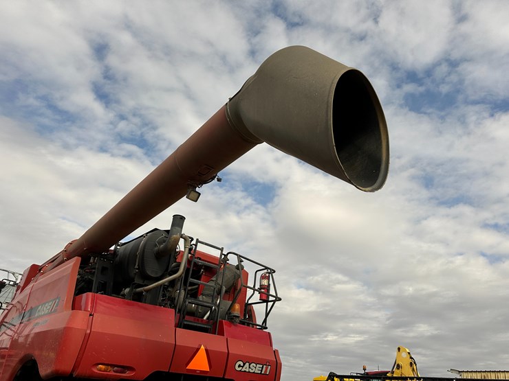 #38416-•-2016-case-axial-flow-8240-prwd-combine-yfg230343-image-17