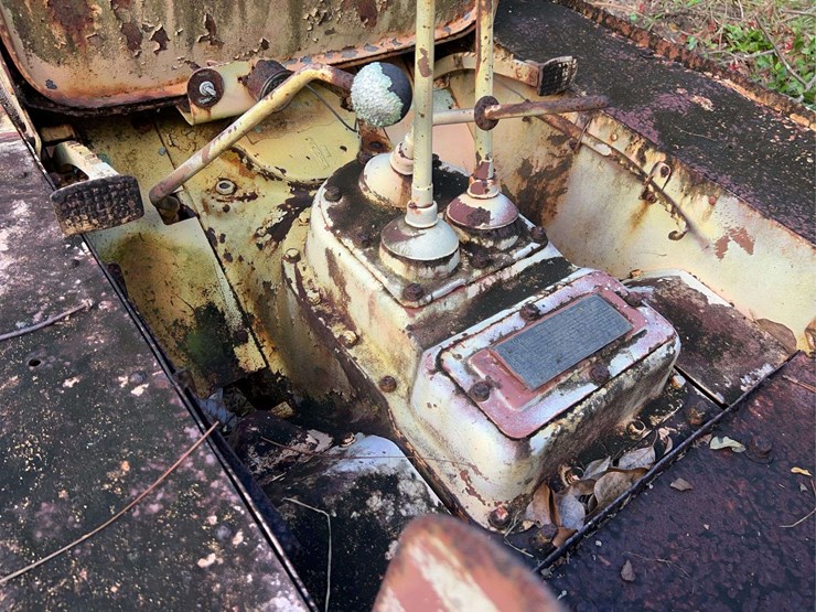 caterpillar-twenty-image-33