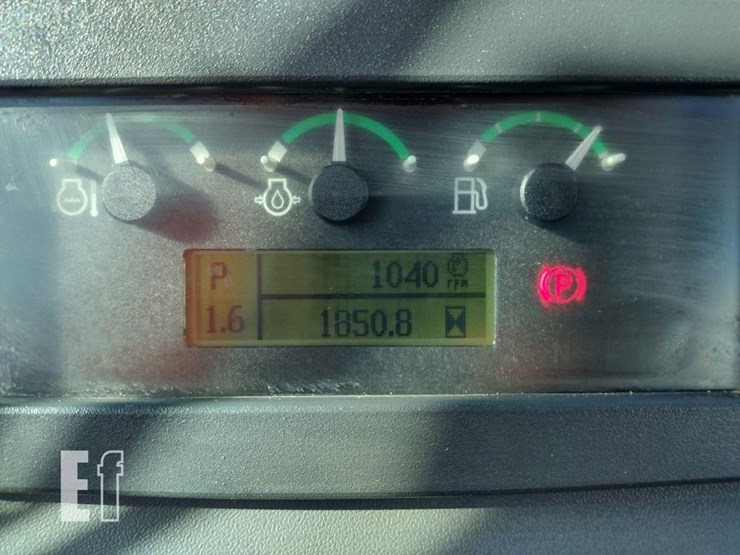 2021-deere-650k-lgp-image-6