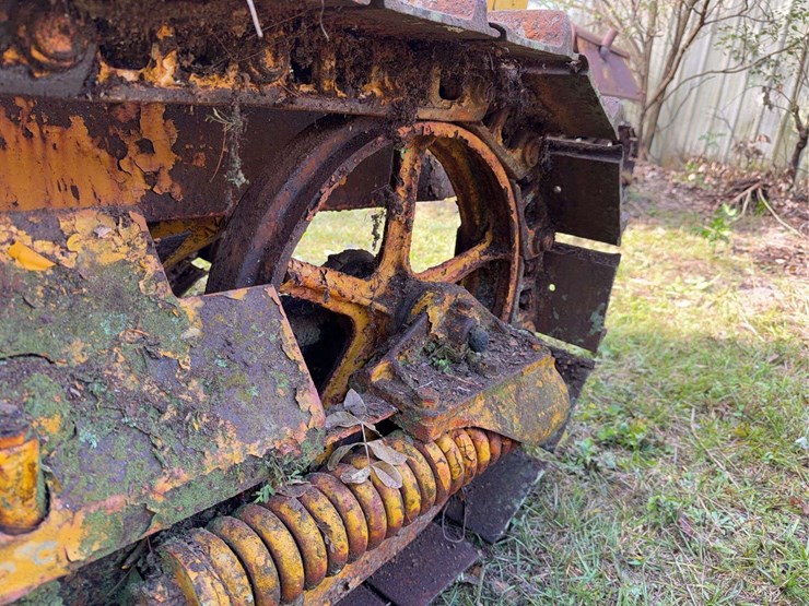 caterpillar-twenty-two-image-38