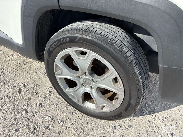 2016-jeep-renegade-image-31