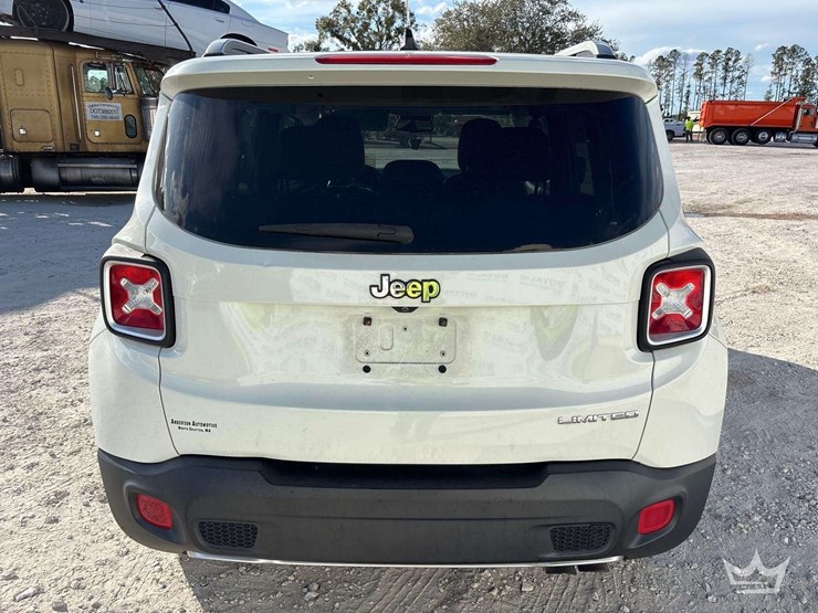 2016-jeep-renegade-image-32