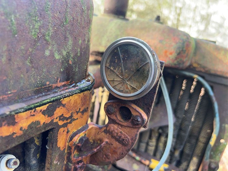 caterpillar-thirty-image-16