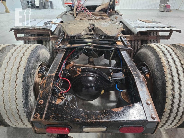 2016-freightliner-cascadia-113-image-18