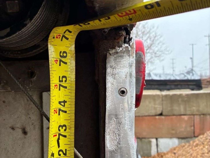 2004-united-enclosed-trailer-with-built-in-shelving-22ft-image-30