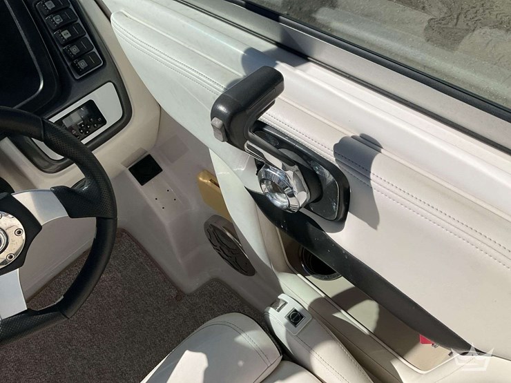 2012-chaparral-sunesta-boat-with-22ft.-t/a-continental-boat-trailer-image-9