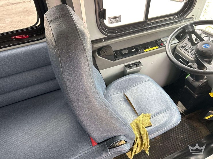 2002-blue-bird-f131612-bus-image-13