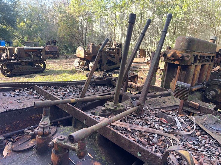 caterpillar-thirty-image-25