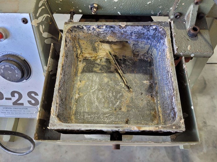 adwood-ep-2s-hot-glue-table-image-7