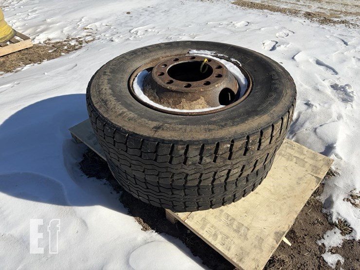 truck-tires-image-1