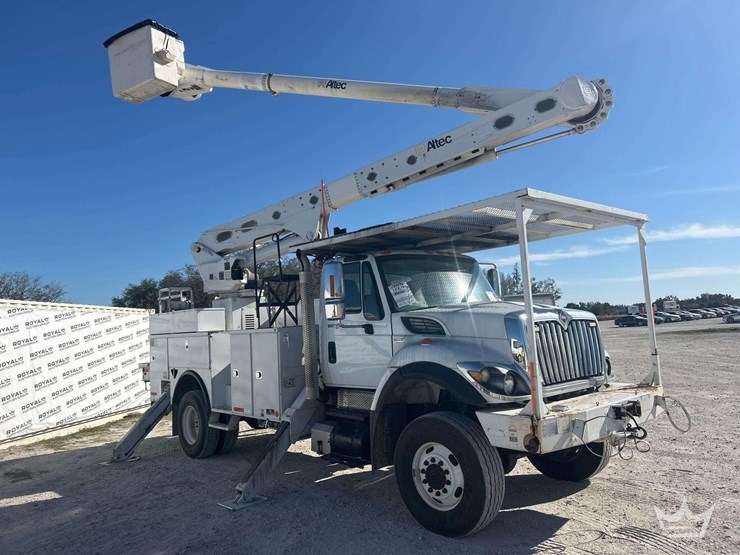 bucket-truck-image-2