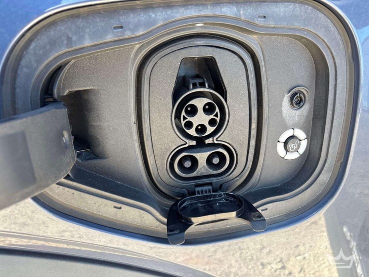 2021-ford-mustang-mach-e-image-10