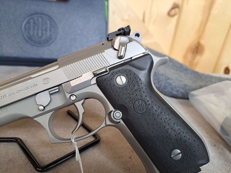 beretta-model-96-.40-semiauto-pistol-image-4