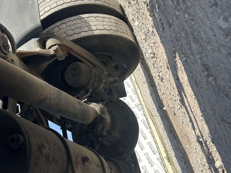 2007-freightliner-columbia-120-image-24