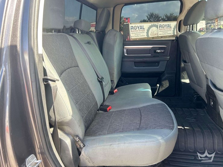 2014-dodge-1500-image-25