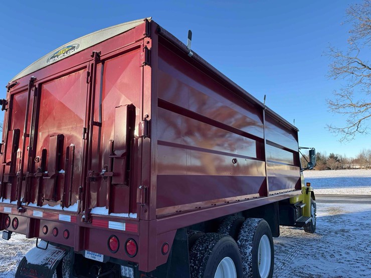 1984-freightliner-fl70-image-34