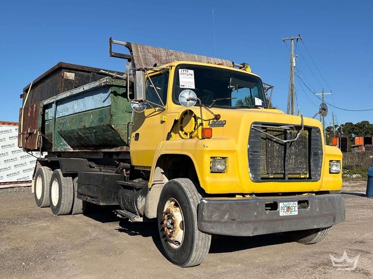 1995-ford-ln8000-image-2