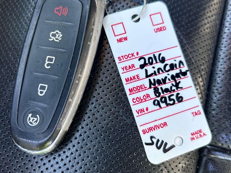 2016-lincoln-navigator-image-28