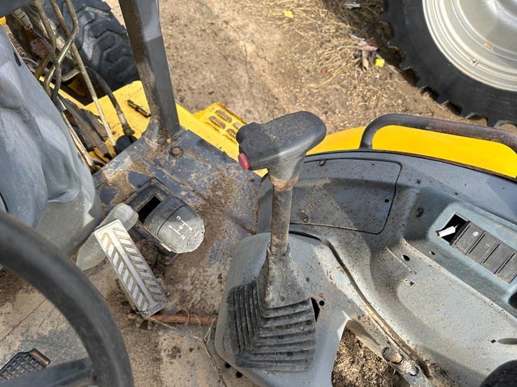 new-holland-lb75b-image-73