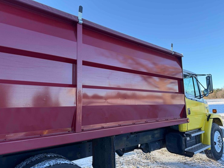 1984-freightliner-fl70-image-35