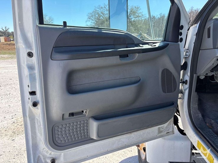 2006-ford-f650-image-19