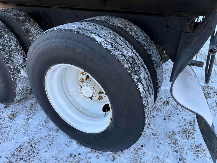 1984-freightliner-fl70-image-29