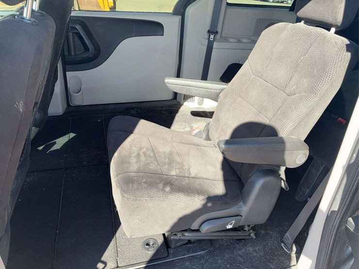 2013-dodge-grand-caravan-se-image-16