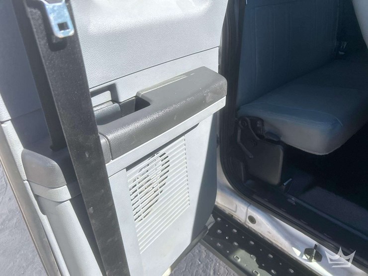 2016-ford-f550-image-32