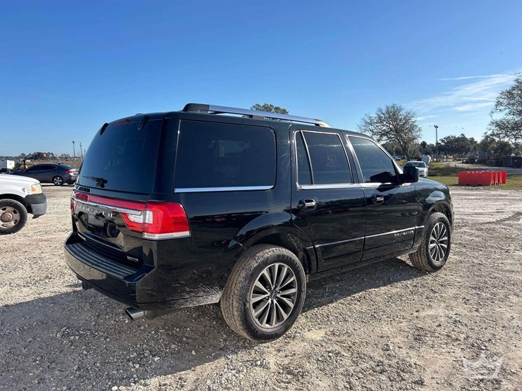 2016-lincoln-navigator-image-3