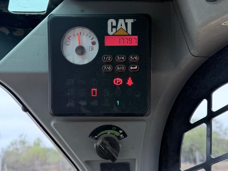 2023-caterpillar-249d3-image-17