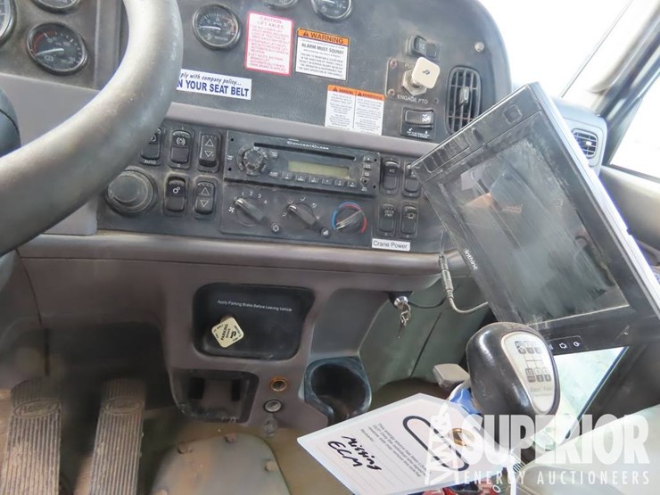 2011-peterbilt-367-image-9