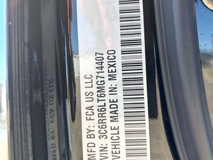 2021-ram-1500-slt-image-8