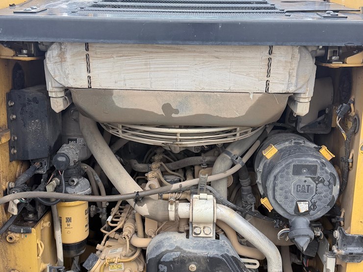 2023-caterpillar-249d3-image-15