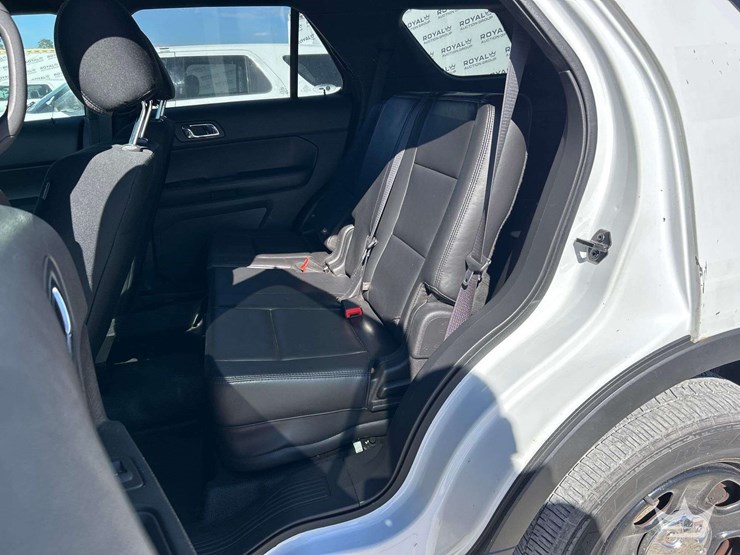 2015-ford-explorer-image-17