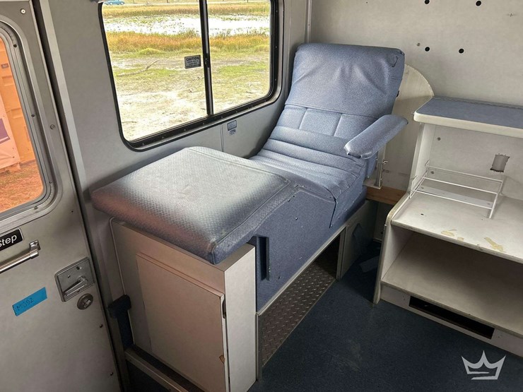 2002-blue-bird-f131612-bus-image-38