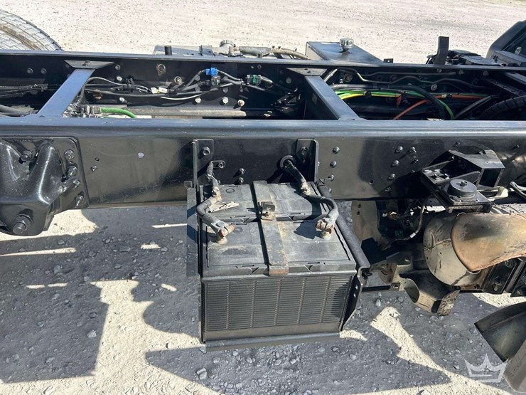 2018-isuzu-ftr-image-12