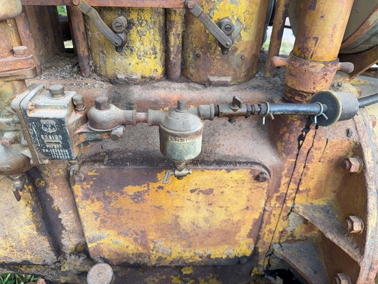 caterpillar-thirty-image-10