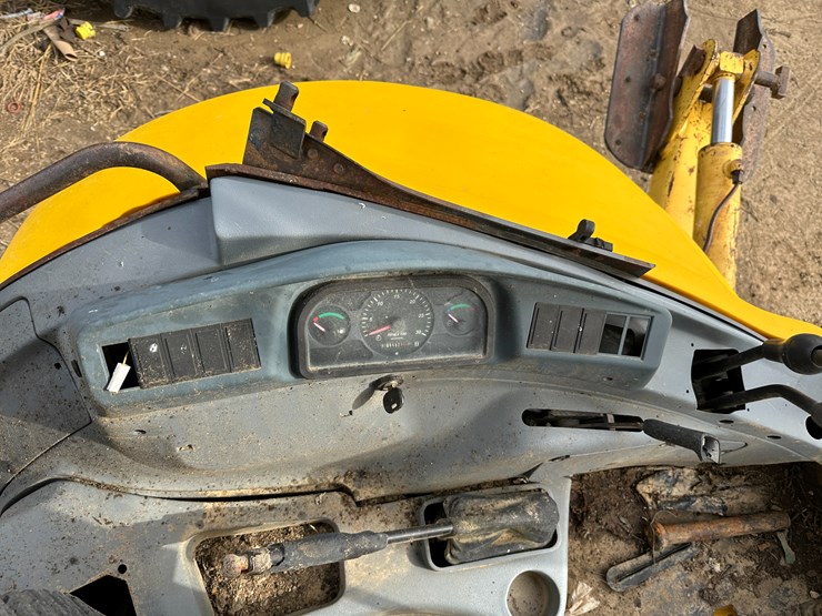 new-holland-lb75b-image-74