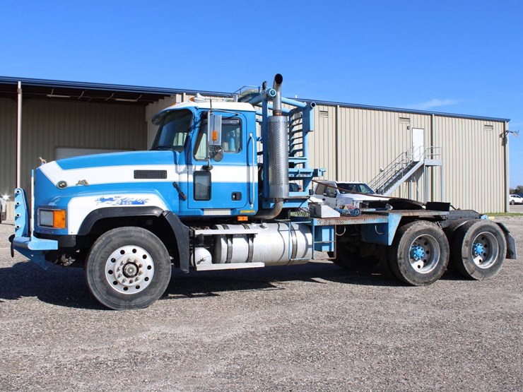 2007-mack-cl713-image-1