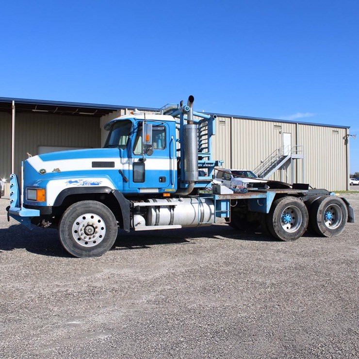 2007 MACK CL713
