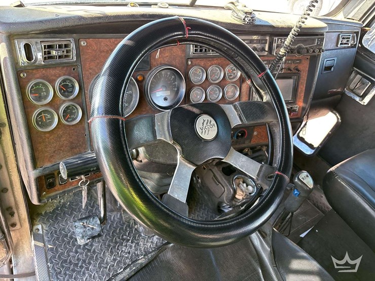 2016-kenworth-t800-image-29