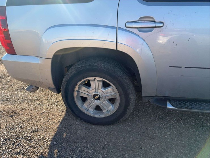 2012-chevrolet-tahoe-lt-image-13