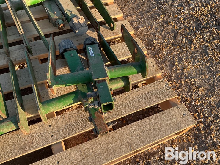 john-deere-twist-adjust-planter-opener-brackets-image-10