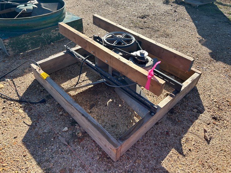 #37852-•-barn-fan-image-1